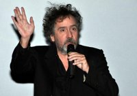 Tim Burton visita Ciudad de México e inaugura una exposición de su cine
