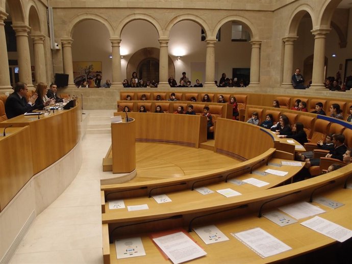 Los niños, en el Parlamento regional       