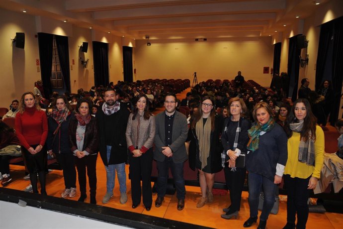Cañete (quinta por la izda.), en la inauguración del encuentro