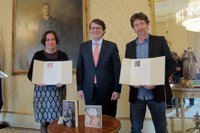 Los literatos Verónica Aranda y Ramón Soria reciben los premios de poesía y novela 'Ciudad de Salamanca'