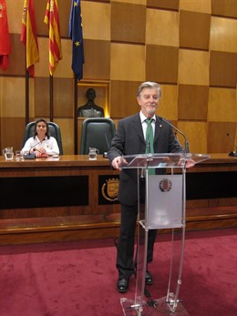 El alcalde de Zaragoza, Pedro Santisteve, en el debate.