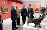 Antonio Campillo lidera una exposición con 33 artistas y medio centenar de obras que se exponen en La Glorieta