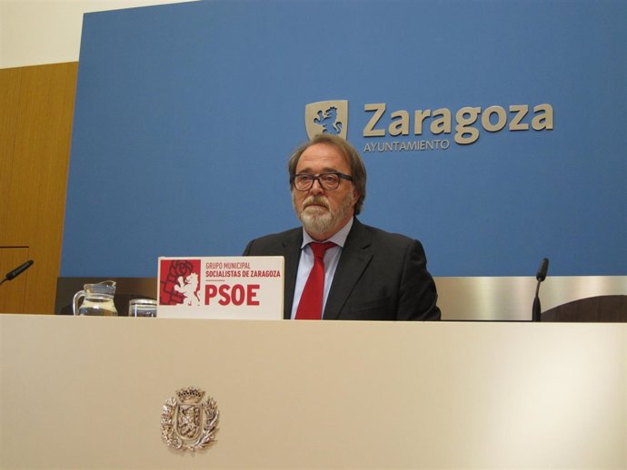 Portavoz del grupo dle PSOE en el Ayuntamiento de Zaragoza, Carlos Pérez Anadón.