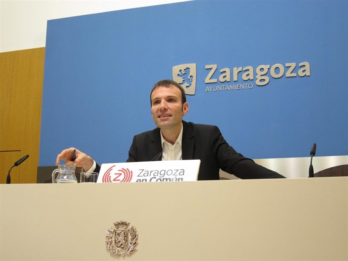 El portavoz del grupo de Zaragoza en Común en el Ayuntamiento, Pablo Muñoz.