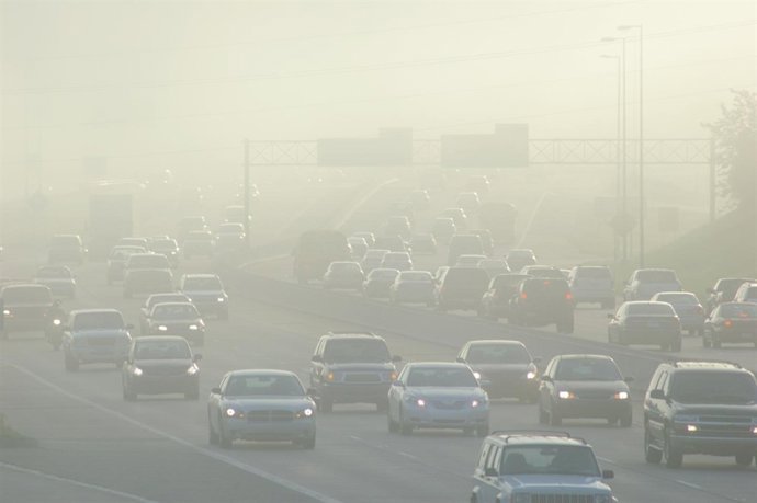 Contaminación, tráfico, atasco, coches, niebla