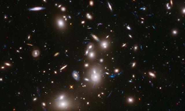 Cúmulo de galaxias Abell 2744