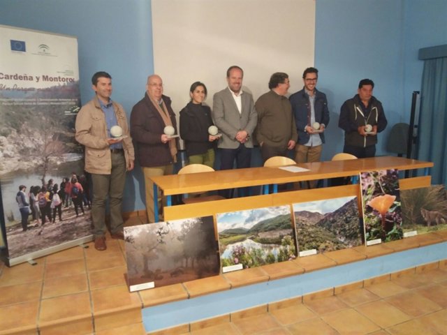 Algar (centro), en la entrega de premios