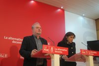El PSOE acusa a Herrera de preferir fotos fuera que trabajar en casa y lamenta su chantaje en OT 