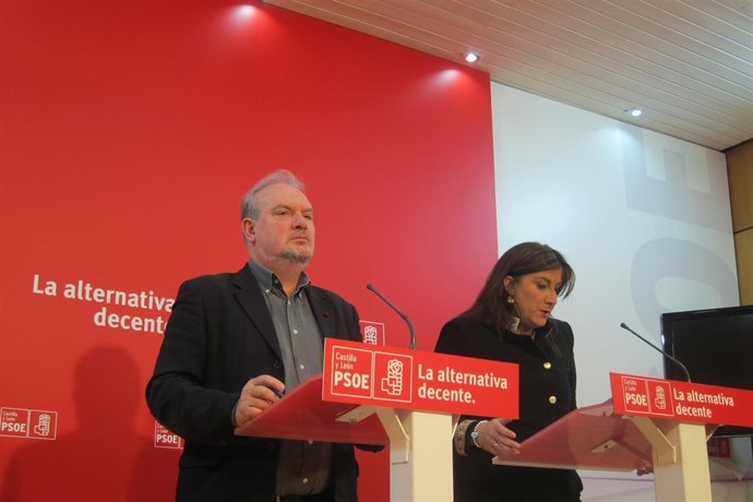 Sánchez junto a Martín comparecen ante los medios