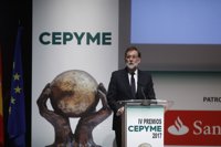 Rajoy dice que las pymes y los autónomos son "la columna vertebral de la economía"