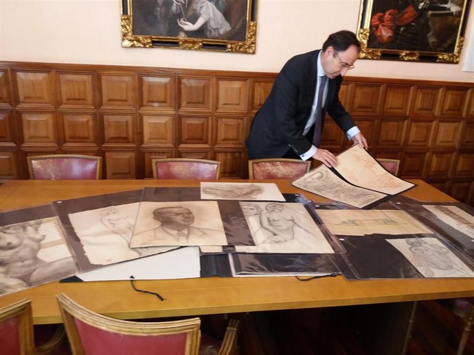 Polanco con la colección de Victorio Macho.