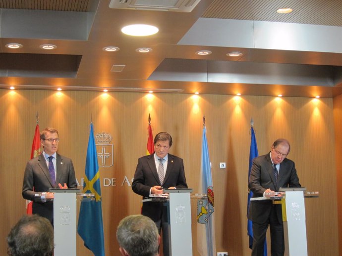 Los presidentes Alberto Núñez Feijóo, Javier Fernández y Juan Vicente Herrera