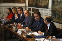 El Gobierno asegura que los cargos de ERC en la Generalitat "acatan el 155", pero "interpretan un papel" ante el 21-D