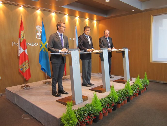 Els presidents Alberto Núñez Feijóo, Javier Fernández i Juan Vicente Herrera