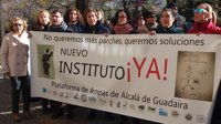 PP de Alcalá de Guadaíra (Sevilla) apoya a la Plataforma de Ampas 'Por un Nuevo Instituto' y se concentra ante la Junta