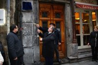 Bilbao descubre una placa en homenaje a los impulsores de la Asociación de Txistularis de Euskadi