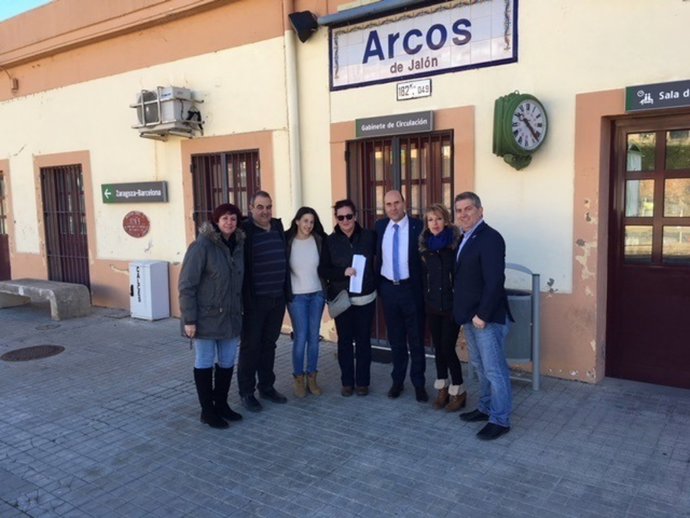 Parlamentarios socialistas, en Arcos de Jalón. 