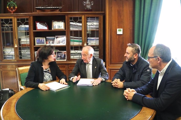 La delegada de la Junta se reúne con el presidente de la Diputación