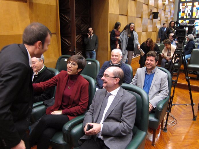 Pablo Muñoz (ZEC) saluda al presidente Javier Lambán.                         