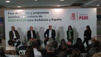 El PSOE elogia sus políticas para una educación de "calidad" y un sistema "estable" frente a "los recortes" del Gobierno