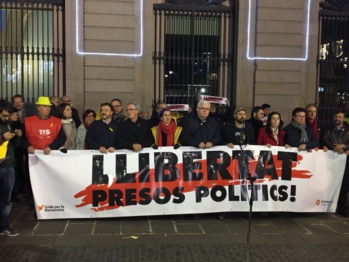 Concentración en Sant Jaume de Barcelona por los "presos políticos"
