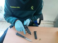 Detenidos dos vecinos de Bueu por amenazas con arma de fuego debido a una supuesta deuda