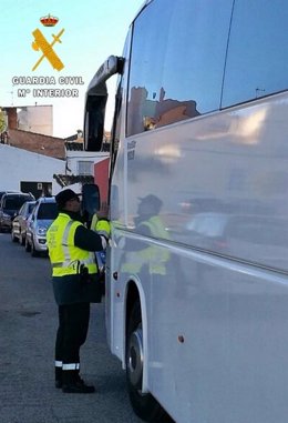 "La Guardia Civil Denunció Al Conductor De Un Autobús Escolar Que Dio Positivo E