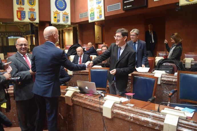 Villegas y Coronado en Comisión presentación Presupuestos Salud