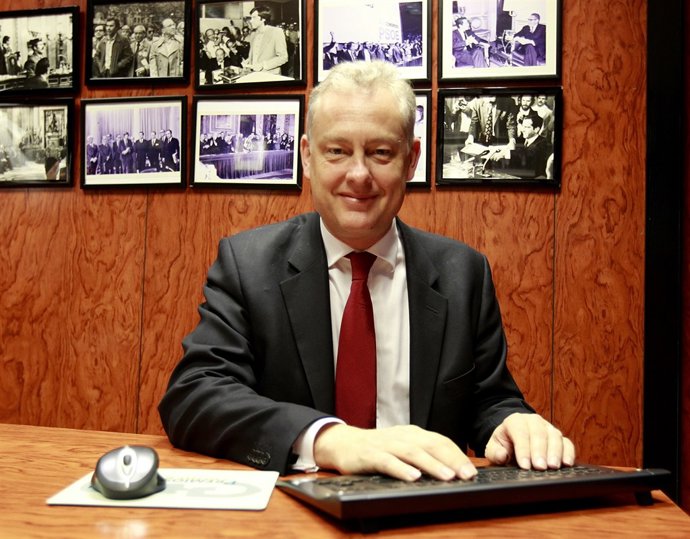 L'ambaixador del Regne Unit a Espanya, Simon Manley, en una trobada digital
