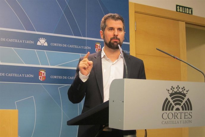 Tudanca atiende a los medios tras la Junta de Portavoces