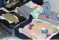 La Policía Nacional interviene 7,5 kilos de marihuana escondidos en fundas de almohada en una empresa de mensajería