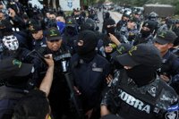 Un grupo de la fuerza policial 'Cobra' se declara en huelga por la crisis política en Honduras