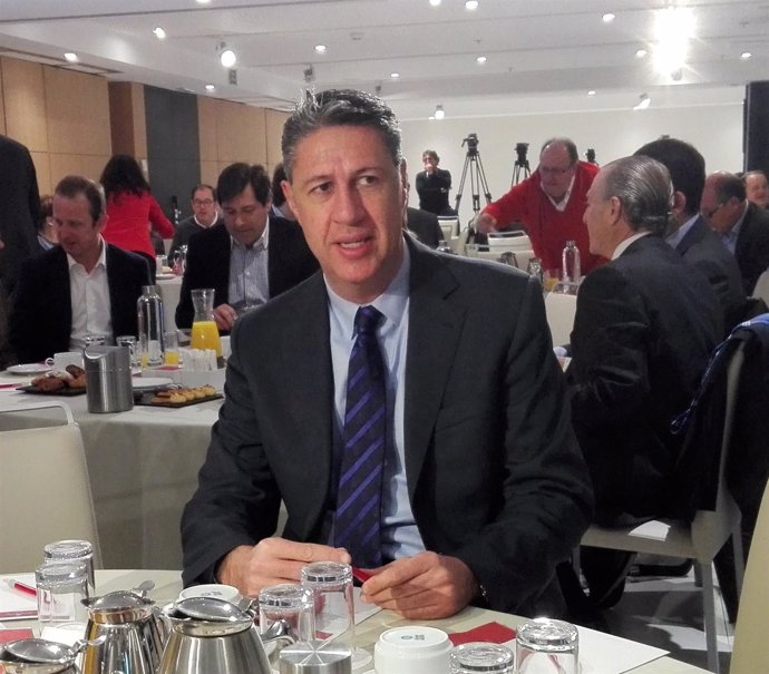 Xavier García Albiol (PP) en un desayuno-coloquio en campaña