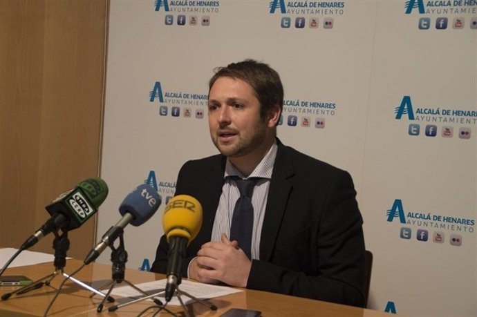 El portavoz del PP en Alcalá de Henares, Víctor Chacón