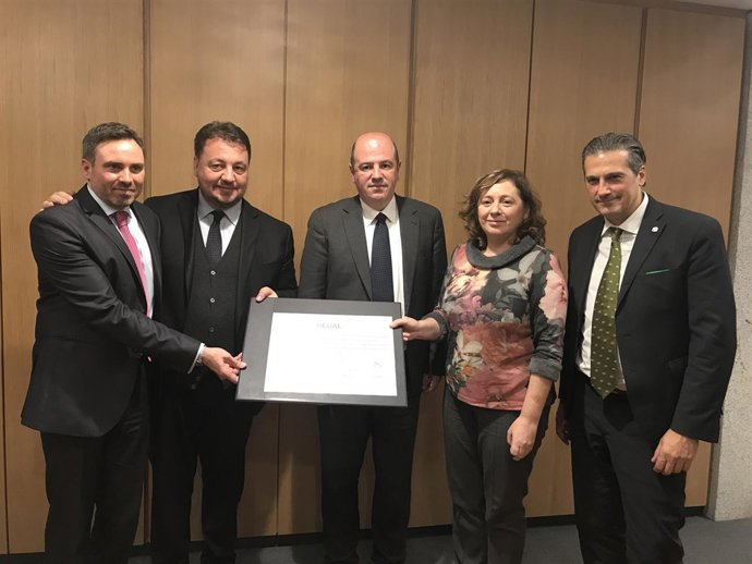 Elizalde, junto a los representanes de Gales, Lombardia, Euskadi y Liguria.