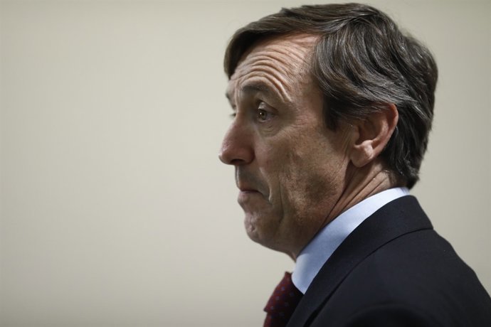 Rafael Hernando en roda de premsa al Congrés