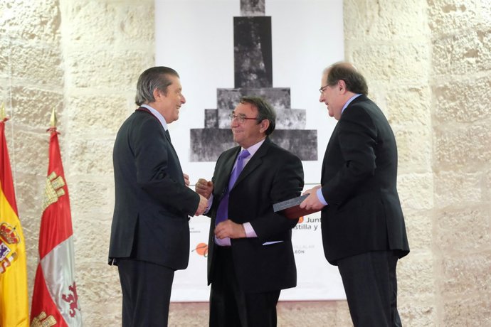 Villalar (Valladolid). Reconeixement a Mayor Zaragoza