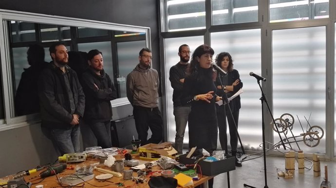 La concejal de Cultura, Ana Redondo, en la visita a los artistas de CreArt