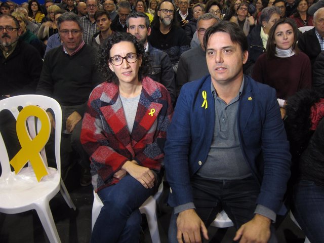 La silla vacía en honor a O.Junqueras, M.Rovira y J.Folguera