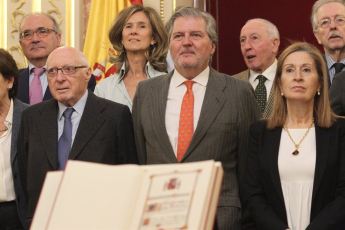 Ana Pastor e Iñigo Méndez de Vigo en el Congreso