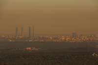 Los no residentes no podrán aparcar hoy en la zona SER de Madrid por alta contaminación