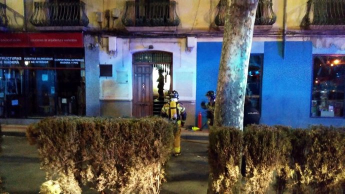 Los bomberos de la DPZ han sofocado el fuego en este edificio de Calatayud