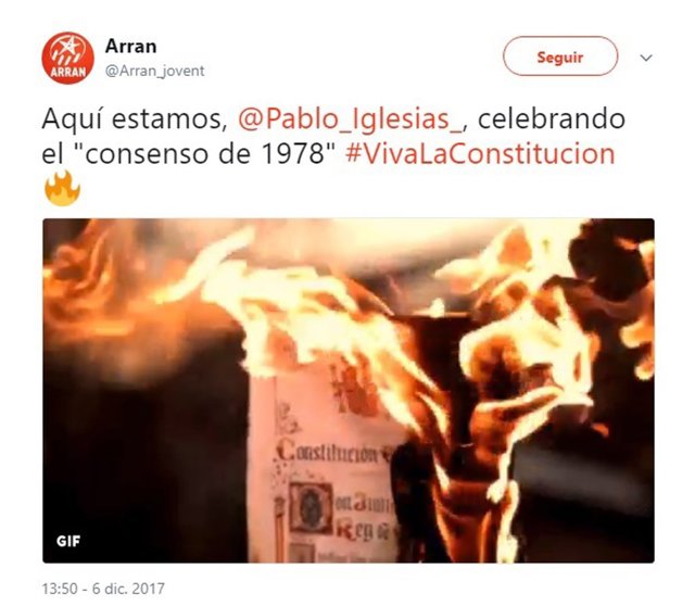 Imagen de la Constitución en llamas