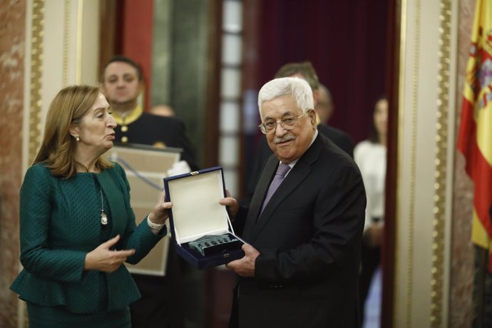 Ana Pastor y Abbas en la visita institucional al Congreso