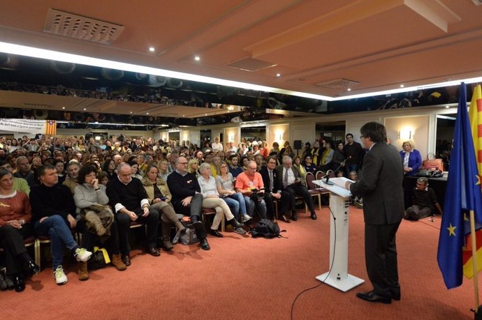 Carles Puigdemont en un acto de campaña electoral 2017 en Bruselas