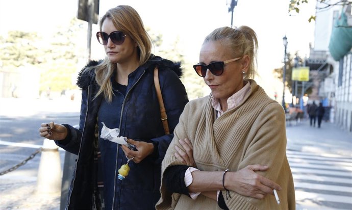 ALBA CARRILLO Y SU MADRE