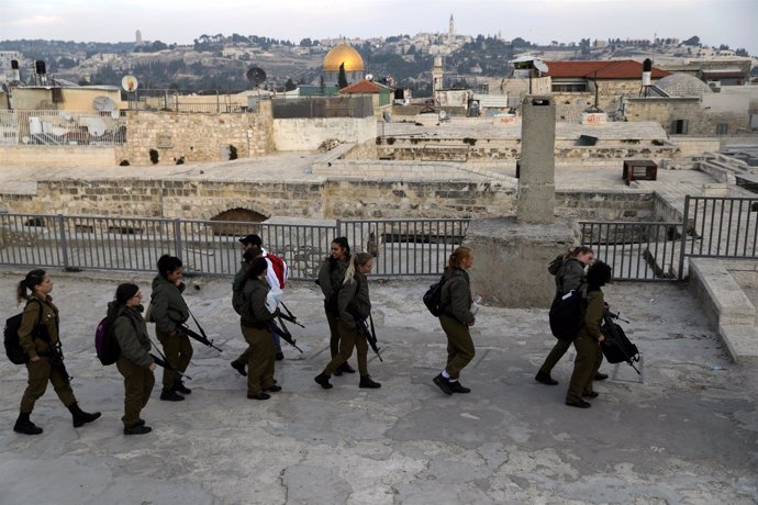 Soldados israelíes en la Ciudad Vieja de Jerusalén