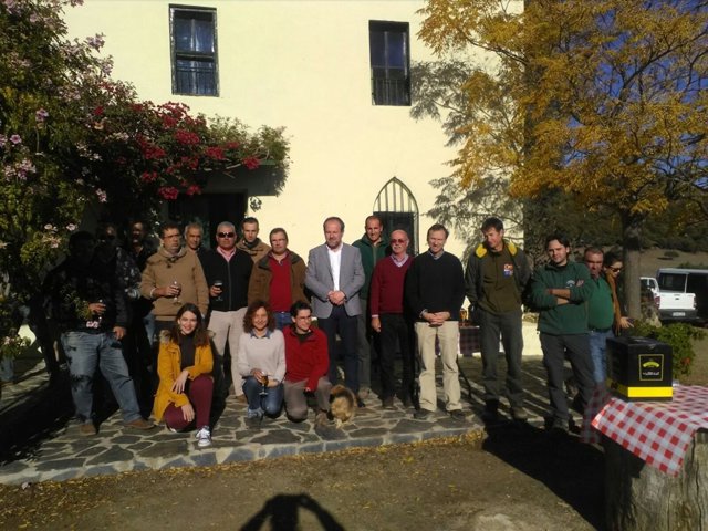 Algar (centro), durante el encuentro mantenido