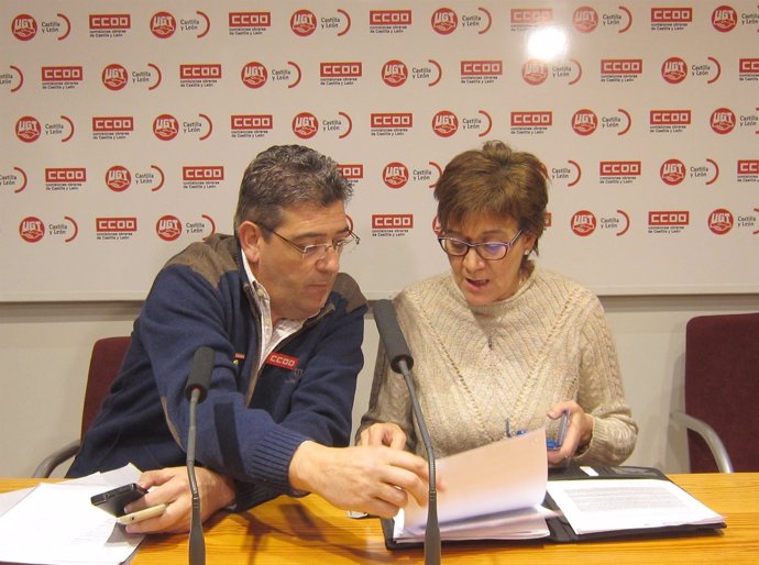 Benito Gómez y Rosa González durante la rueda de prensa