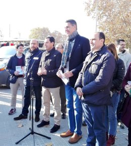 Xavier Garcia Albiol y Juanma Moreno (PP) en un acto electoral (El Prat)